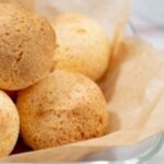Aprenda a fazer um Pão de Queijo com três tipos diferentes do laticínio