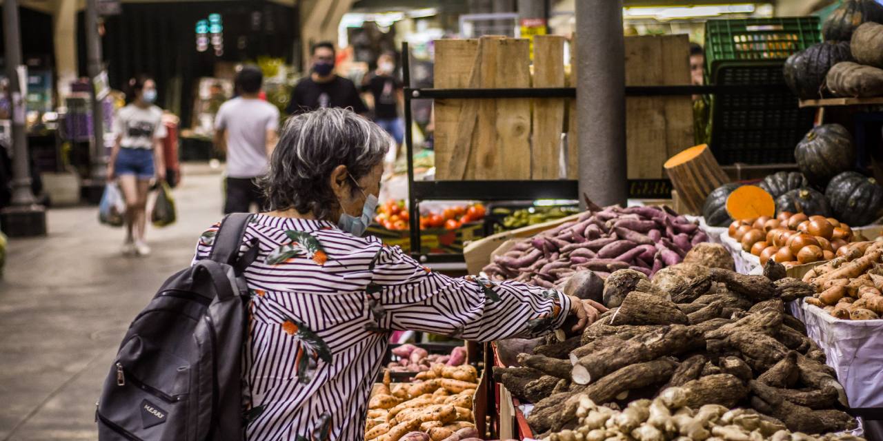 No Dia do Feirante, conheça histórias de famílias do mercado Kinjo Yamato em SP