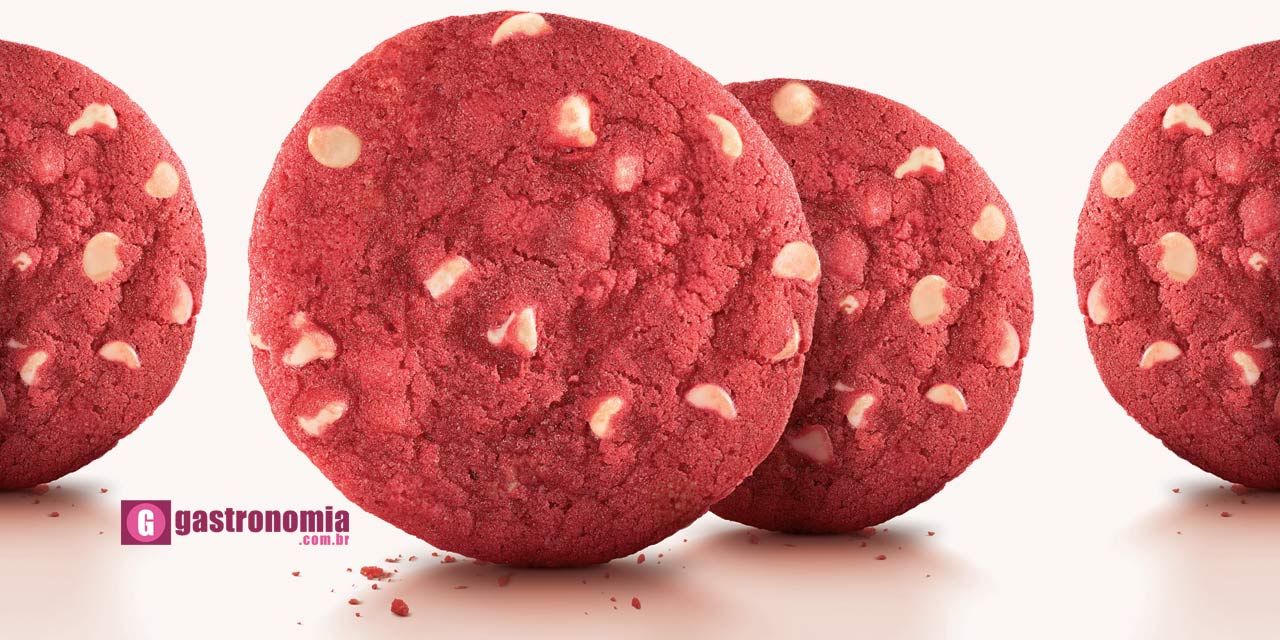 Subway relança Cookie Rosa em prol do combate ao câncer de mama