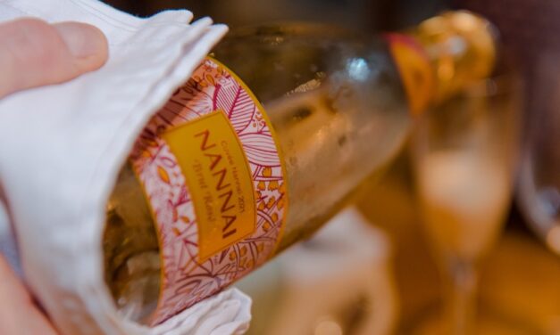 Nannai Noronha celebra 3º aniversário com menu surpresa e espumante à vontade