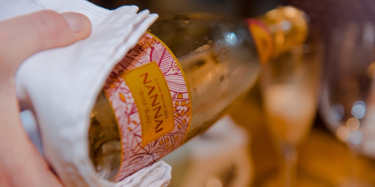 Nannai Noronha celebra 3º aniversário com menu surpresa e espumante à vontade