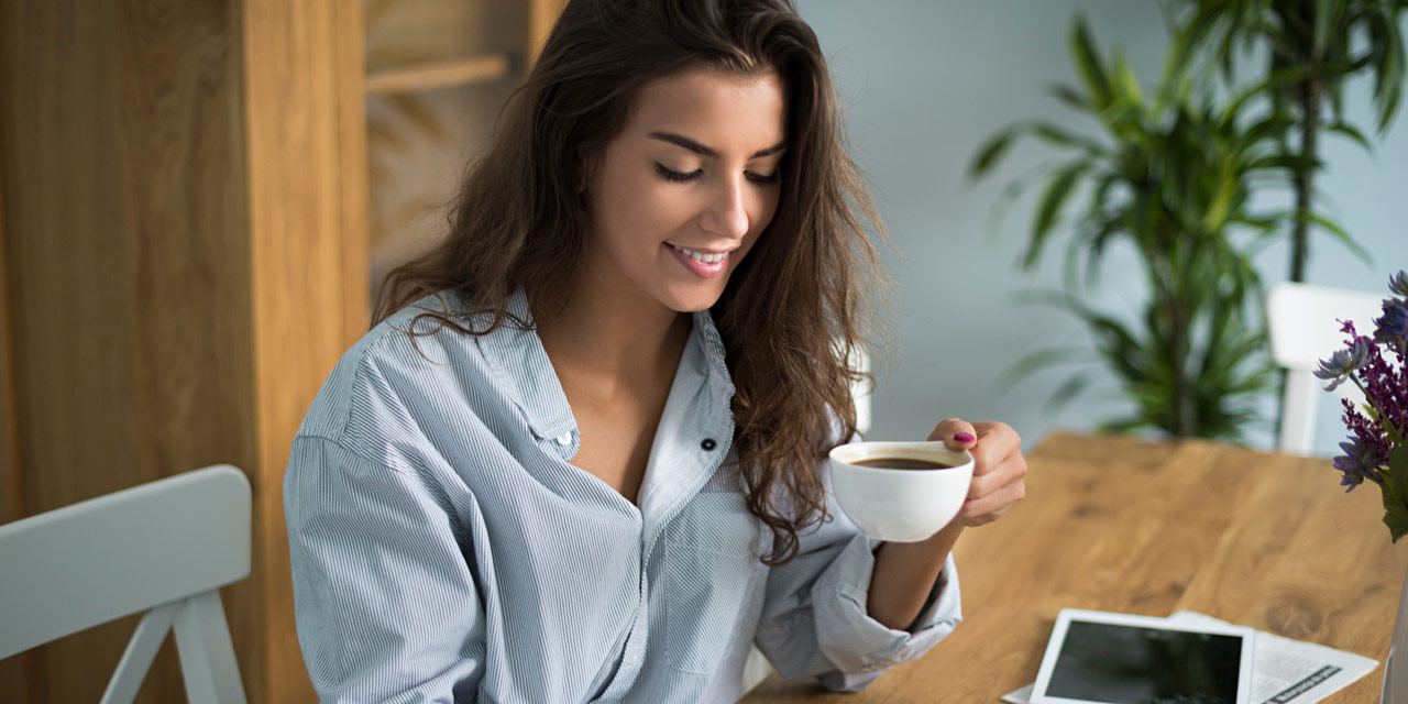 Tomar o primeiro café do dia às 9h30 da manhã otimiza efeitos e saúde
