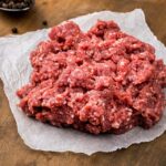 Cuidado: por que lavar carnes cruas não é uma boa ideia