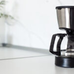 Como preparar o café perfeito usando uma cafeteira elétrica