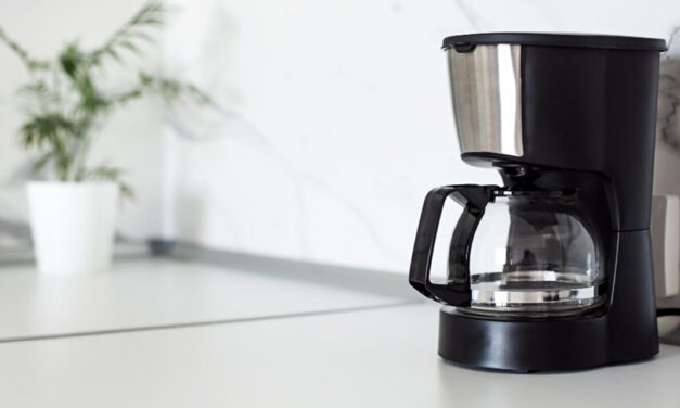 Como preparar o café perfeito usando uma cafeteira elétrica