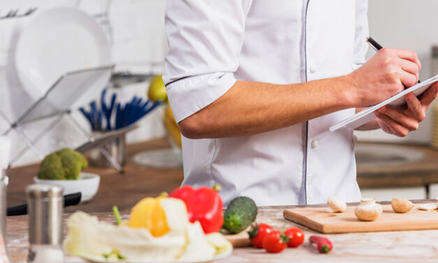 Cozinhando com estratégia: como o pôquer inspira a arte culinária