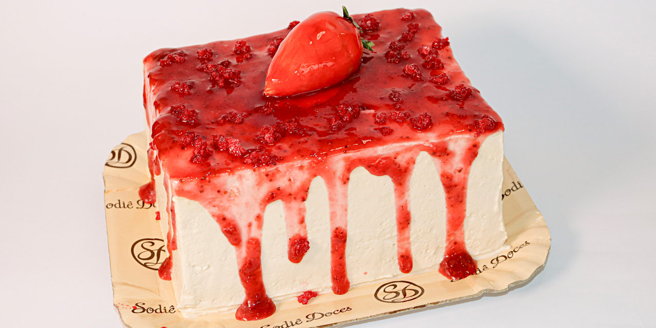 Bolo de Morango do Amor reforça cardápio da Sodiê Doces