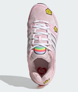 Mala leve e viaje mais longe: combine hotéis no Trivago e tênis Adidas